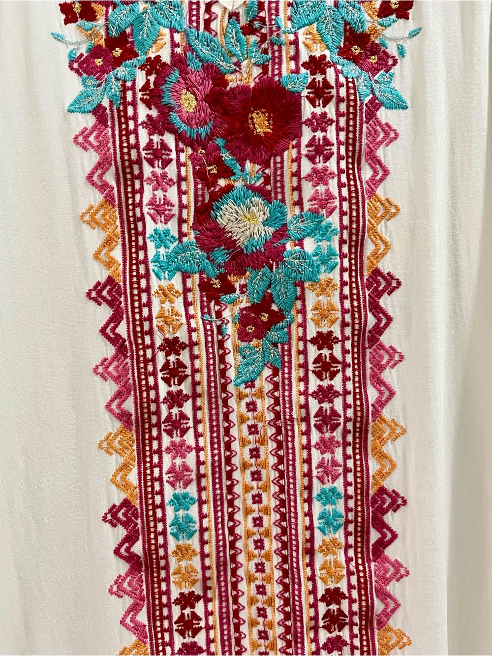 Embroidered white blouse - Picture 2 of 4